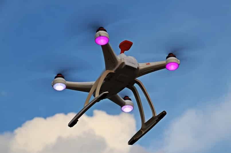 drone-luces-moradas_14198-7153511