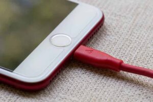 cargador-apple-rojo_14205-3181071-8914870-jpg