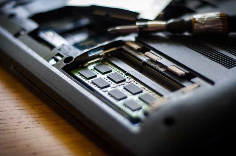 equipo-tecnologia_13766-2968902