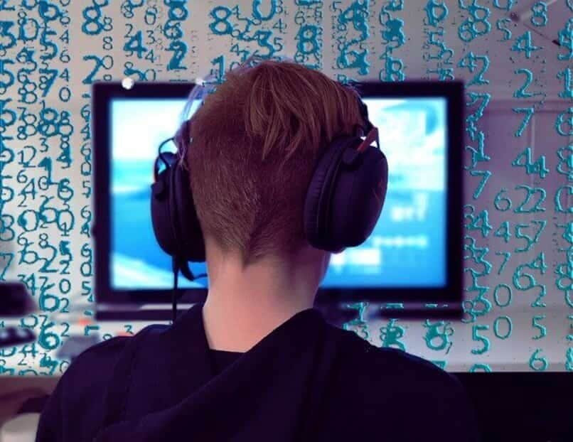jugador frente a una computadora