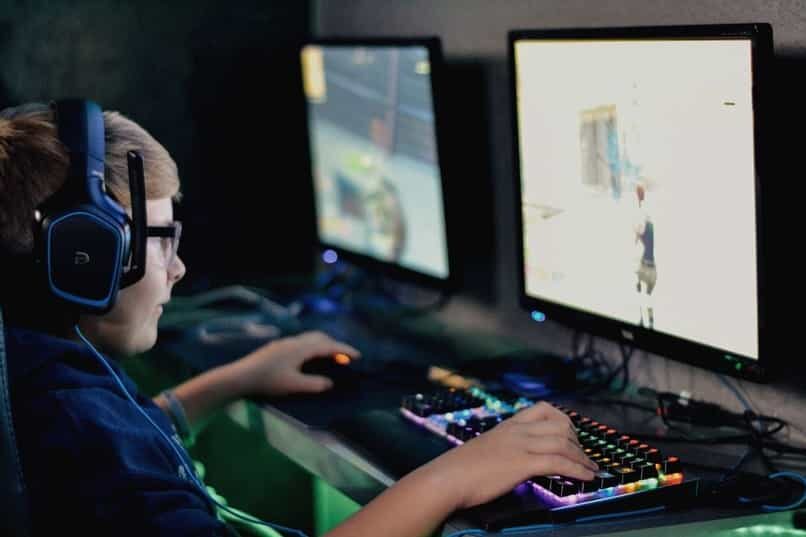 gamer-computer-gaming_13834-3155576