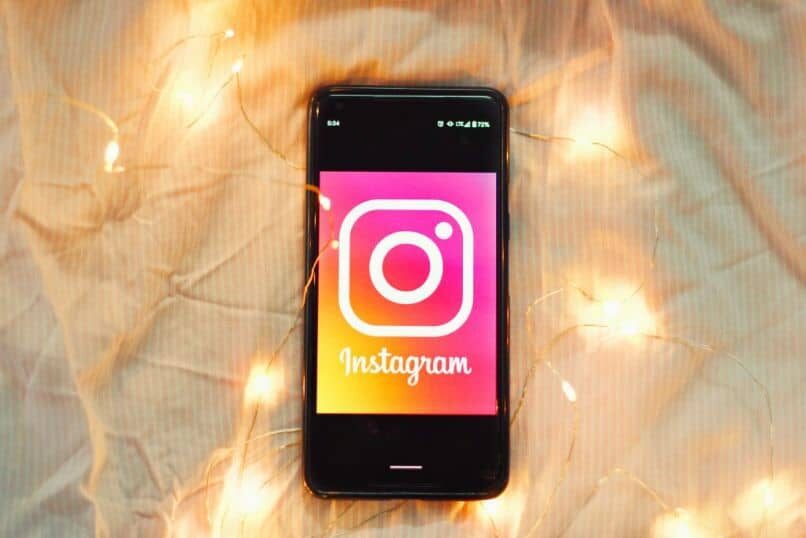 movil-encendido-instagram_13903-9756282