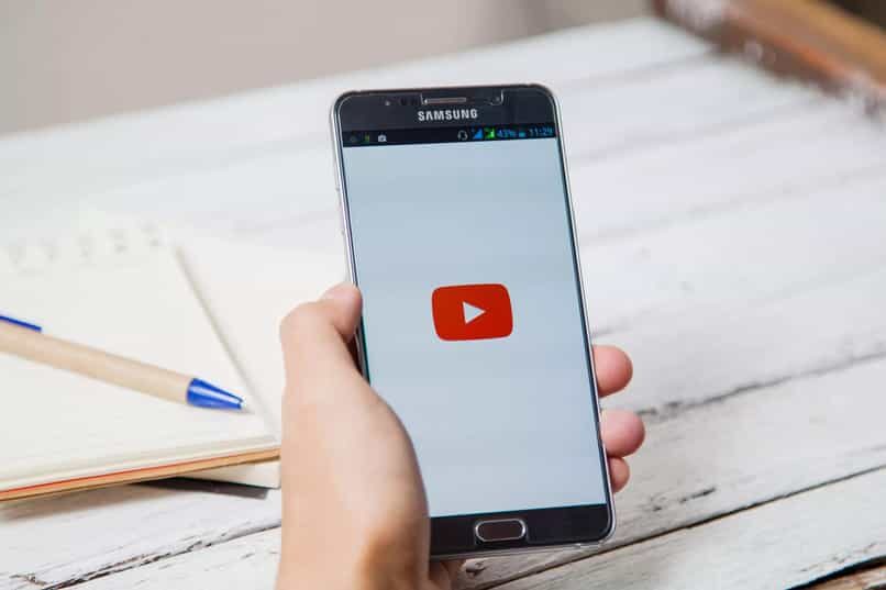 movil-youtube_13839-7858562