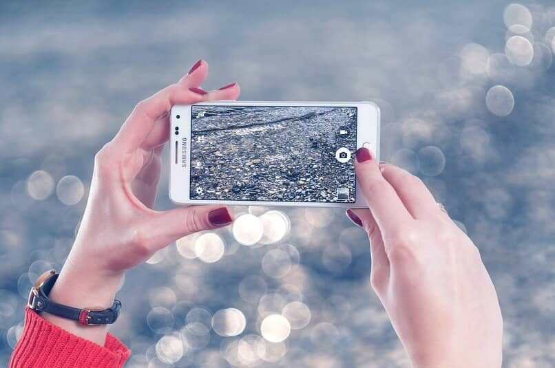 mujer-celular-foto-2397040
