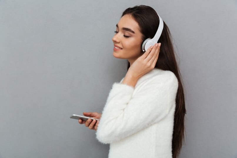 woman-sweater-headphones_13653-2842668