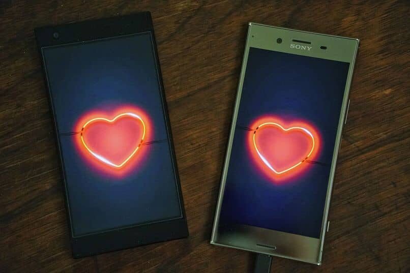 teléfonos con corazones