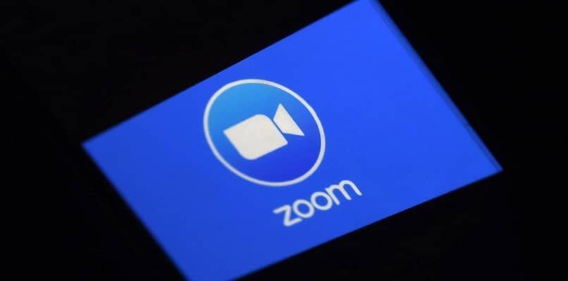 teléfono inteligente con aplicación de zoom